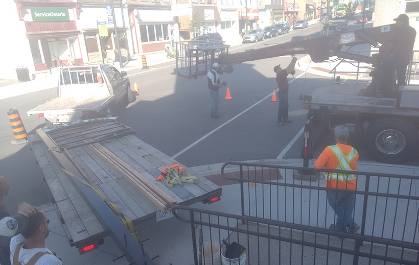 unloading the new sign